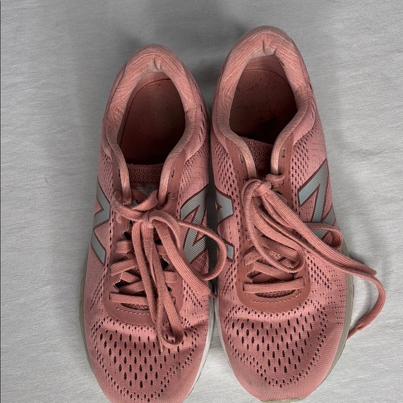 New Balance Shoes - New Balance Women's Pink Arishi fresh foam Running Shoes size 6.5